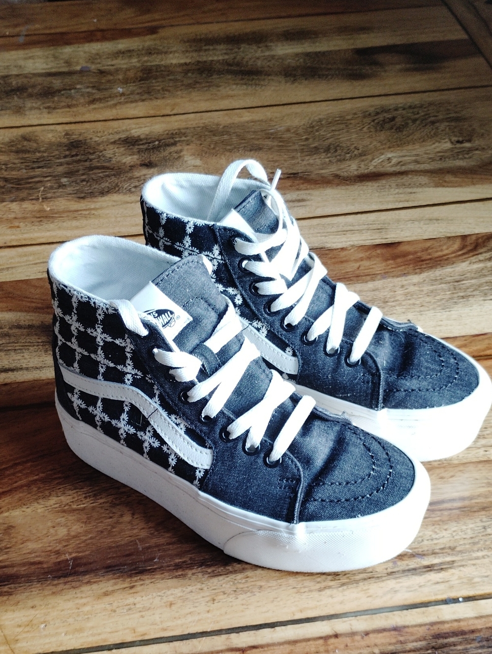 Vans Sk-8 Hi Daisy Black and White High-Top Platform Sneakers Sz 6